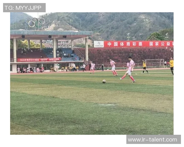 梅州客家主场迎强敌鏖战绿茵赛场再燃客家足球激情之夜